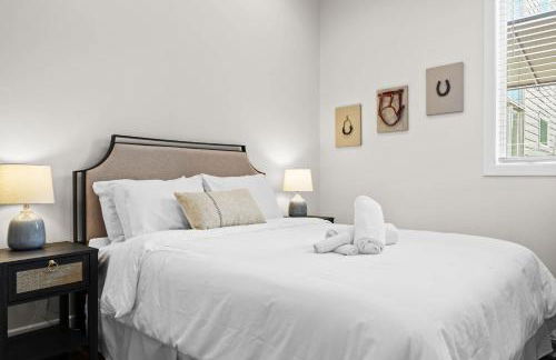 Exquisite Condo with Views in Trendy NuLu District - Foto 27