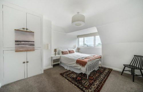 Cosy 3BR Home with Private Garden & Driveway - Foto 6