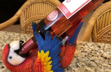 Tiki Paradise House & pool - 10 min to Beach! - Foto 10