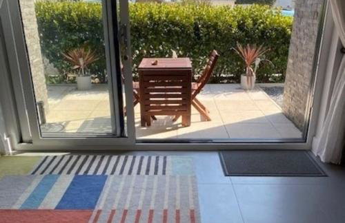 LIKONI 3 by BOURNECOAST - A Modern Apartment with SEA VIEWS, Patio and Parking - FM6193 - Foto 11