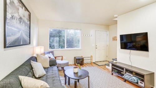 Airy Fortuna Apartment with Deck! - Foto 1