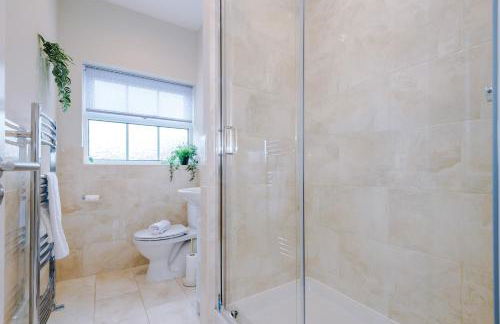 NEW! Incredible Home In Northwich By 53 Degrees Property, Perfect For Groups, FREE Parking! - Photo 52