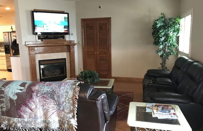 Family Friendly Lake House Located at Mid-west arm of Lake Fork - Photo 10