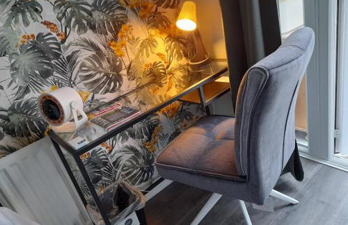 Cosy and Private with 55"TV and Dedicated Toilet Shower Space - Foto 26