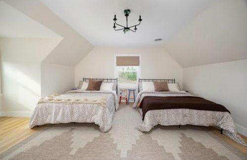 Luxury 4BR in Hudson Valley on a 8 Acre Estate - Hot Tub, Large Firepit, Oversized 38 Ft Deck! - Foto 18