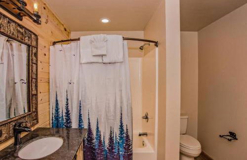 Splashing at the Bluff - Premier Smoky Mountain Views - Indoor Pool Spa - Luxury Cabin - Gatlinburg - Pigeon Forge - Foto 70