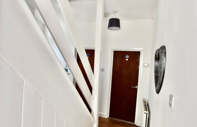 Cheer full 4 Bedroom House Train Station - Foto 2