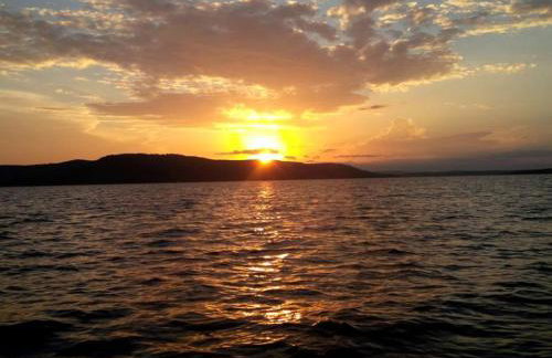 Lovely Waterfront Cabin Ideal for Weekend Getaway on Greers Ferry Lake, Arkansas - Foto 8