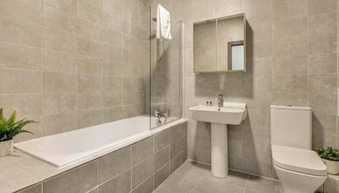 Central Warehouse Apt - Sleeps 8, Pet Friendly - Foto 5, towels, Shower