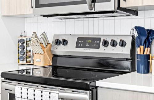 Luxury 1BD Gym Rooftop Street Parking by DT UMN - Foto 24