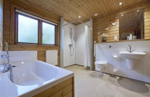 Gadwall Lodge with Hot-tub - Foto 8