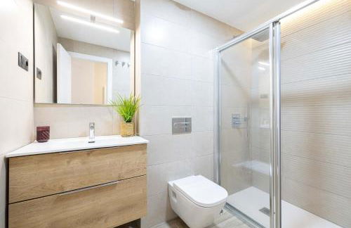 Beach and golf at modern apartment - Photo 5