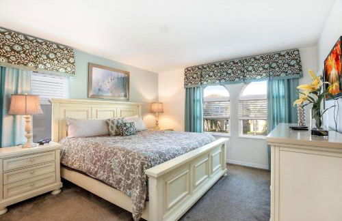 Spacious 6-Bedroom Getaway with Game Room, Private Spa & Sunny Pool Deck in Premier Resort Setting - Foto 35