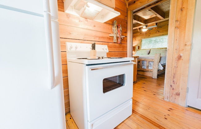 J Willy's Refuge 2 Bedroom Cabin by RedAwning - Photo 2