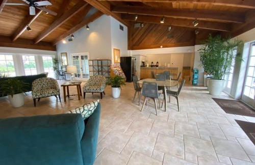 Park Shore Resort - Pool & Bar Close to Beach - Foto 24