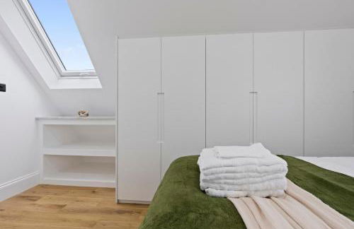 Beautiful Home, Free Parking For Large Groups Sleeps 10 Book Now! - Foto 22