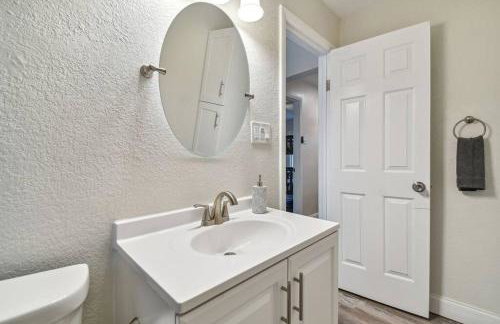 Family Friendly Beach Escape - Modern Retreat near Beaches - Sleeps 6 - Fast WiFi - Foto 7