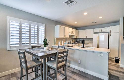 Stylish House with Patio, 8 Mi to Vegas Strip! - Photo 7