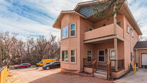 Huge Cozy Home with Many Bedrooms in Ivywild - Foto 2