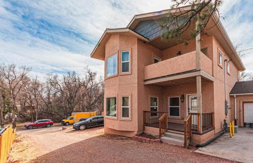 Huge Cozy Home with Many Bedrooms in Ivywild - Foto 2