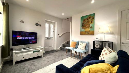 2 Bedroom House - Private Parking - Central - Foto 1