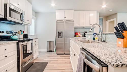 5BR Home Hot tub, fenced backyard #CO - Foto 4, stove, dishwasher, toaster