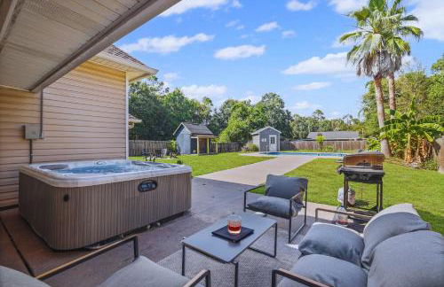 Endless Summer Retreat with Private Pool near Beach - Foto 6