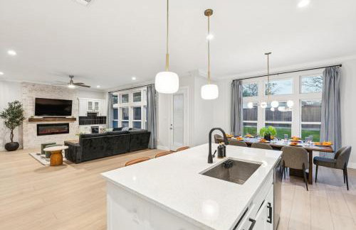 The Longhorn Luxe with Game Room and Fire pit and Karaoke - Foto 42