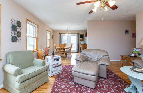 Carries Cottage- Hot Tub, Firepit, Covered Deck - Foto 16