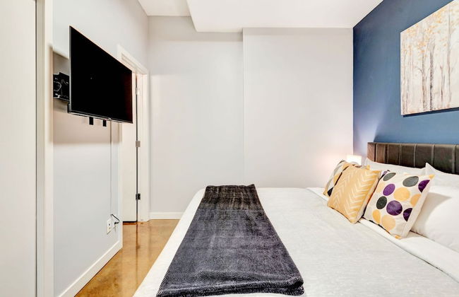 Downtown Condo w Incredible Views and BBQ - Photo 4