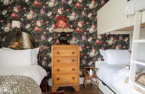 16th Century House, Castle Views, Mountain Views, Hot Tub, Firepit, Stunning Interiors - Foto 28