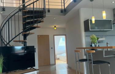 Schicke helle Galeriewohnung - Foto 1