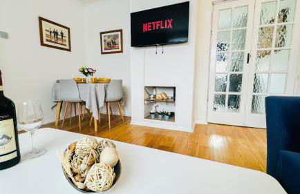 "The Cromwell" I Contractor's Haven Borehamwood I 3 - 6 Beds I Free Parking, Netflix & Sky Sports - Foto 2