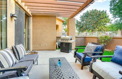 Relax Poolside! Home 6 Mi to Camelback Ranch - Foto 31