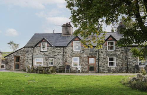 Bryn Dedwydd Farmhouse - Photo 1