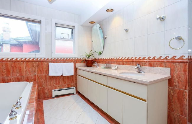 Grand Spacious Suite near YVR by Elevate Rooms - Foto 20