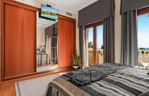 Infinity pool mansion by Costarentals - Ref 85 - Photo 50