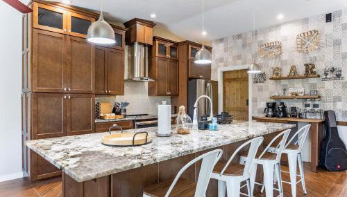 3BR Wesley Chapel Retreat with Private Pool - Pet-Friendly - Spacious Parking - Foto 2, stove