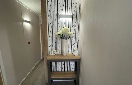 Indulgence Lakeside Lodge i3 with hot tub, private fishing peg situated at Tattershall Lakes Country Park - Foto 30