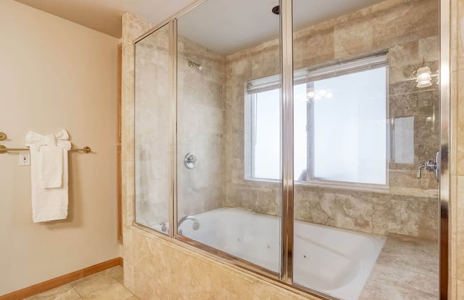 Montgomery Estates Bliss - Hot Tub, Pets, Family Fun! - Foto 16