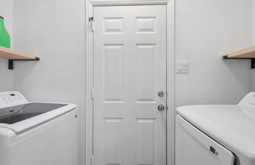 Parisian-Inspired 5-BD w Pool Playground Cinema - Foto 43