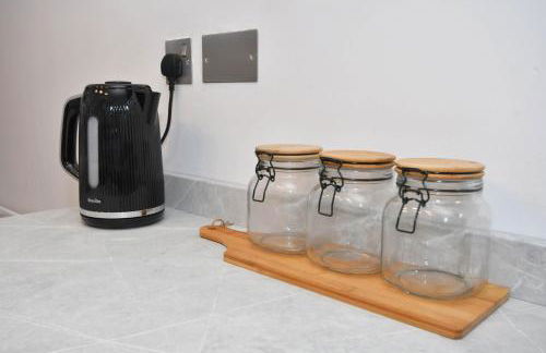 Elm House by YourStays - Lovely home in Cheshire, quiet residential street - Photo 21