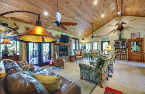 Flag Hole Riverfront Cabin Near Local Attractions! - Foto 1