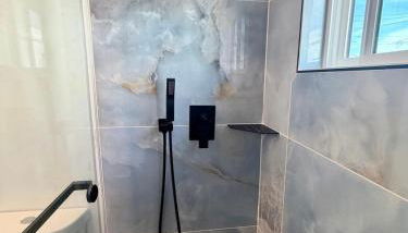 Stay in the Heart of Hillcrest! - Foto 4, Shower