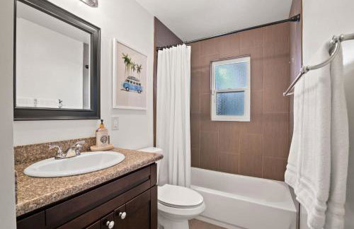 Family Oasis with Hot Tub and Dedicated Workspace - Foto 19