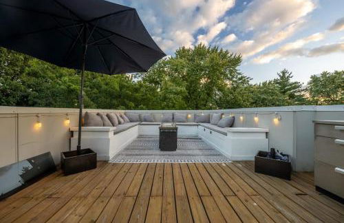Modern Fountain Square Mansion with Hot Tub & Rooftop Patio- Family Friendly - Foto 3