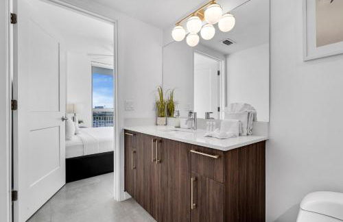 Gorgeous 3-Bed Retreat Mins from Bayside and Parking - Photo 27