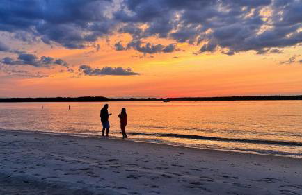 Hamptons Beach House, 5-minute walk to Bay Beach - Foto 3