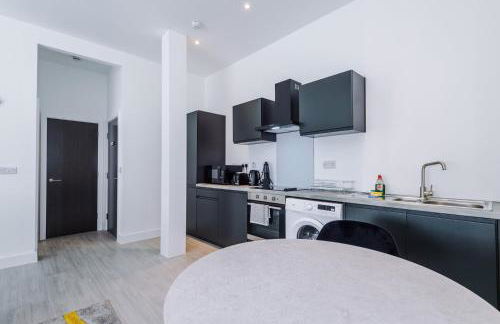 Cohost Partners Cozy Stay Heart of Warrington - Photo 17