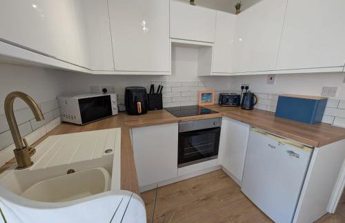 288, Two bed Chalet on Belle Aire Holiday Park - With private veranda, sleeps 5, pet friendly, free Wi-Fi, bed linen and towels included and onsite entertainment available - Foto 10